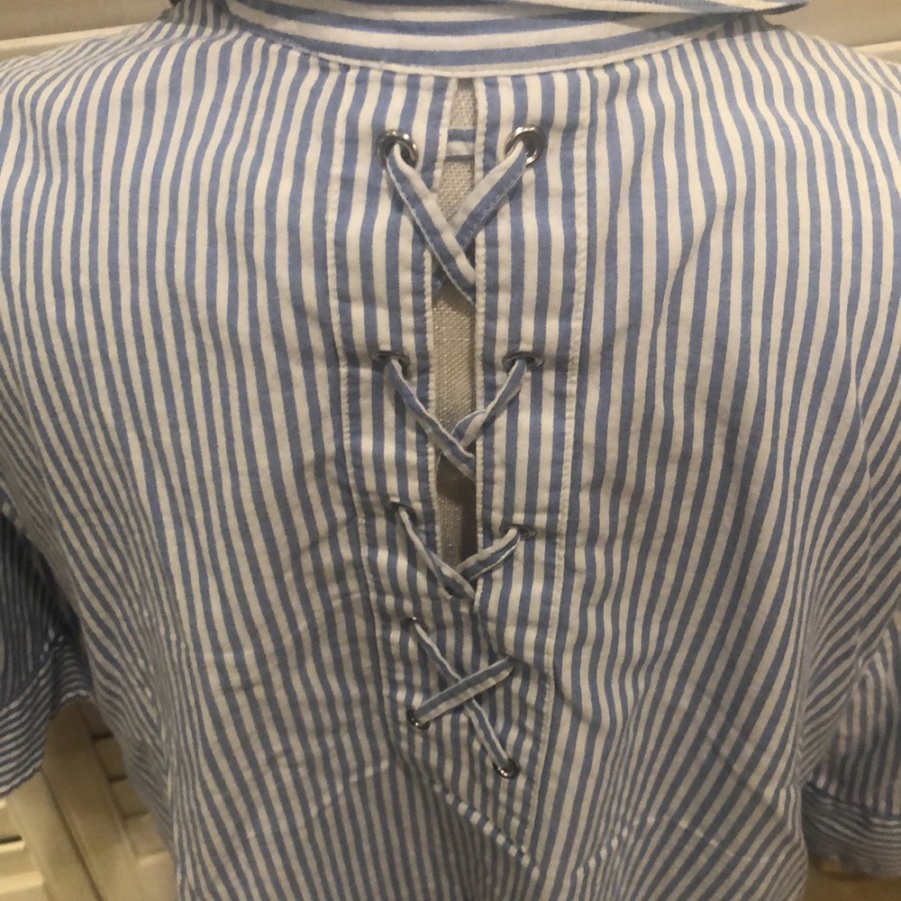 Chico’s blue and white long blouse. Unique detail on back. 100% cotton. - Picture 6 of 10